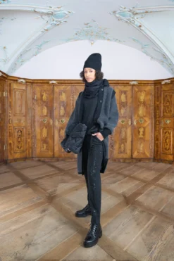 AKRIS Two Tone Trapezoid Stitch Long Cardigan -AKRIS Sales Store Lookbook FW21 A25 0079385b 19f0 4f87 875b eb6835d66d55